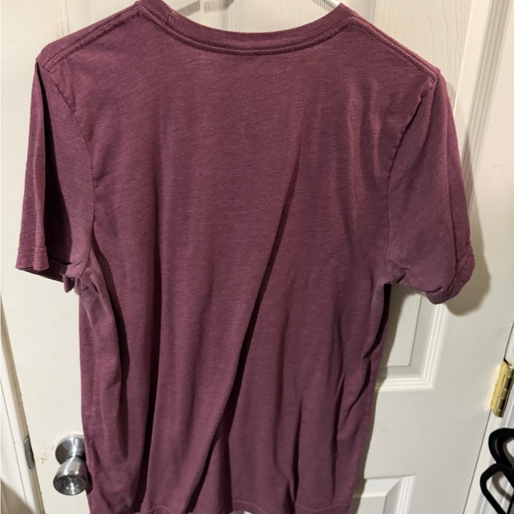 ❣️❄️Gildan Maroon Tee with T-Rex Graphic - Picture 4 of 4